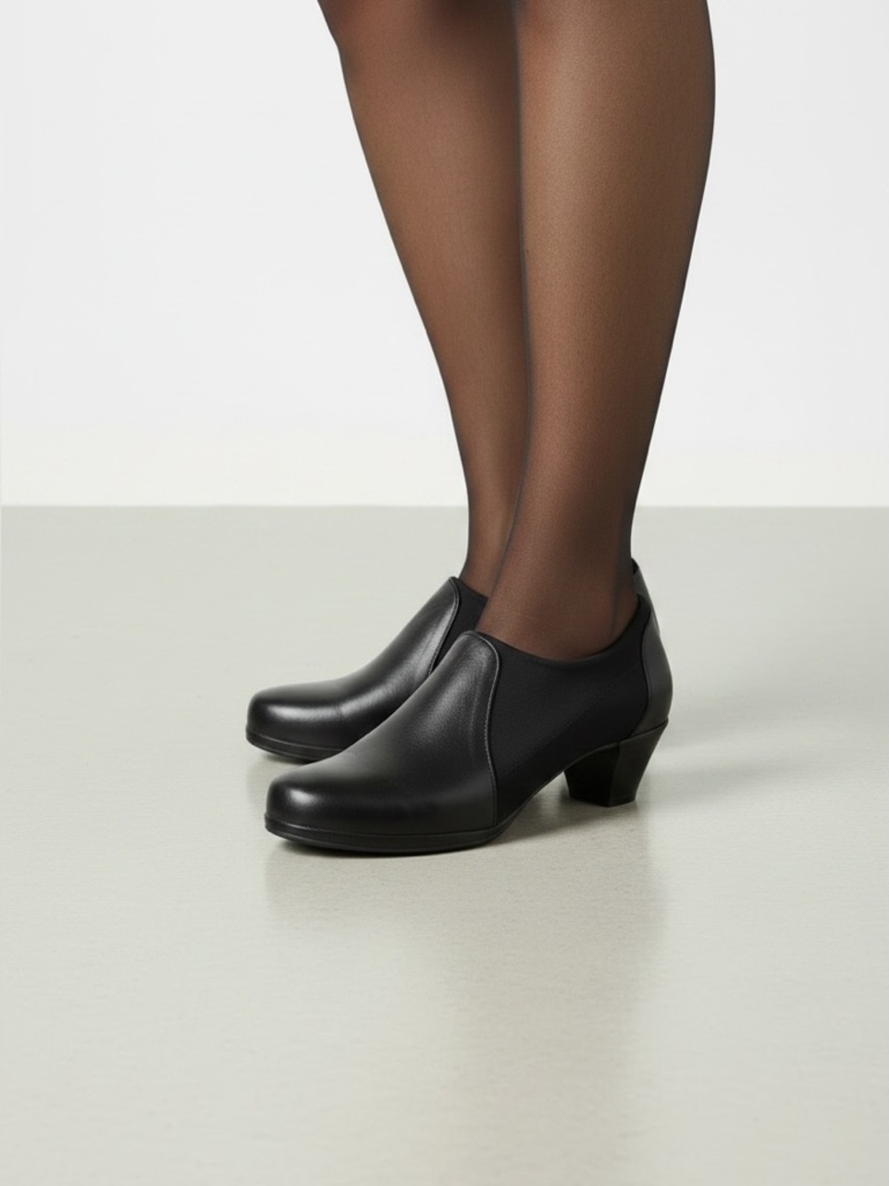 Ladies Munro slip-on shoes - Picture 3 of 12